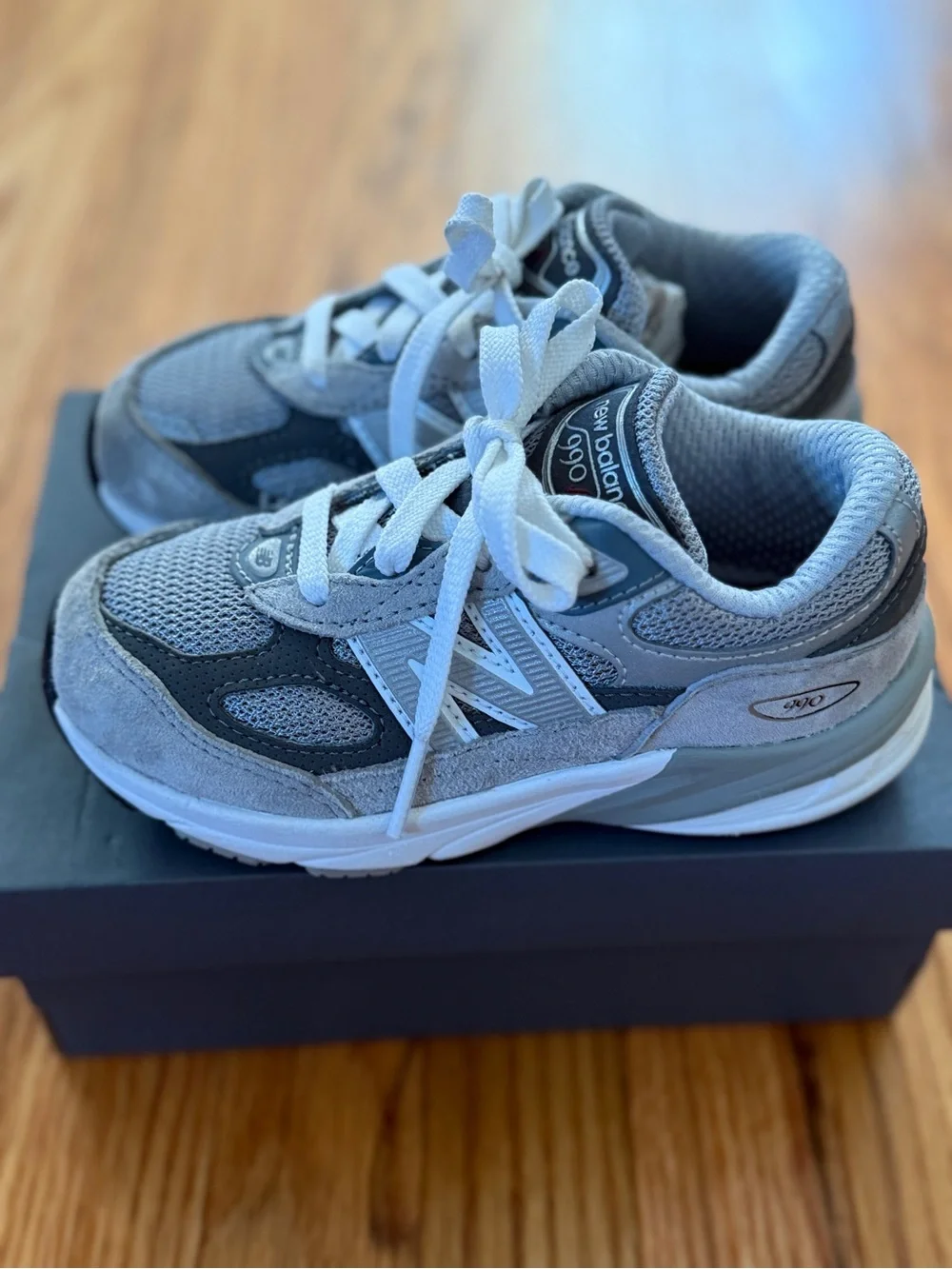 New Balance 990v
